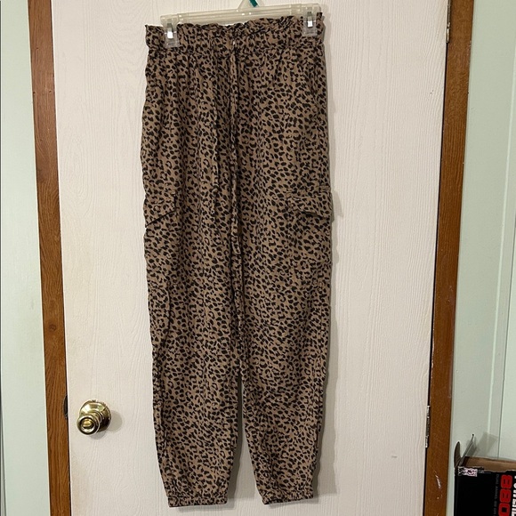 AERIE Leopard Print Cargo Jogger Pants - Picture 1 of 6